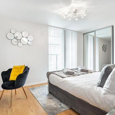 Stunning Apartment With Underground Parking! ロンドン エクステリア 写真