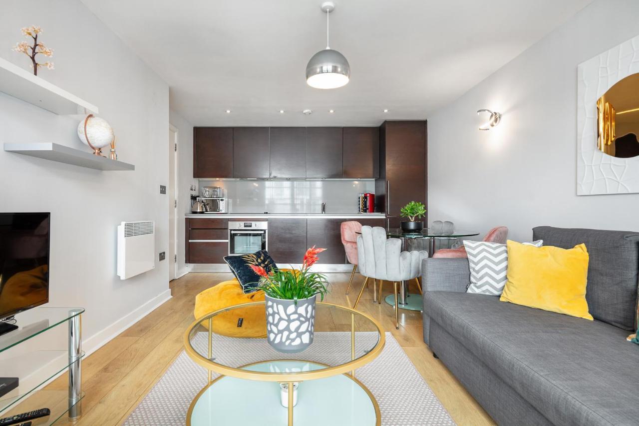 Stunning Apartment With Underground Parking! ロンドン エクステリア 写真