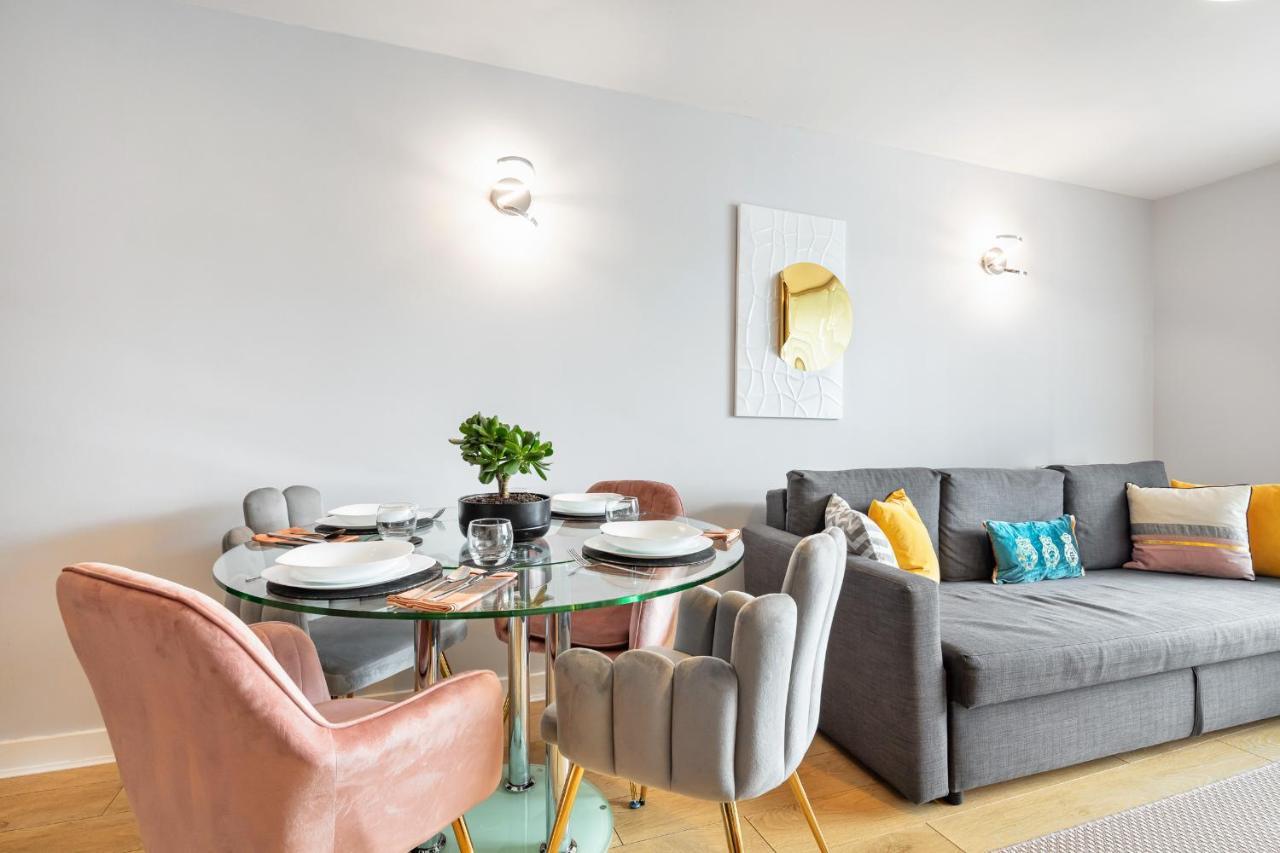 Stunning Apartment With Underground Parking! ロンドン エクステリア 写真