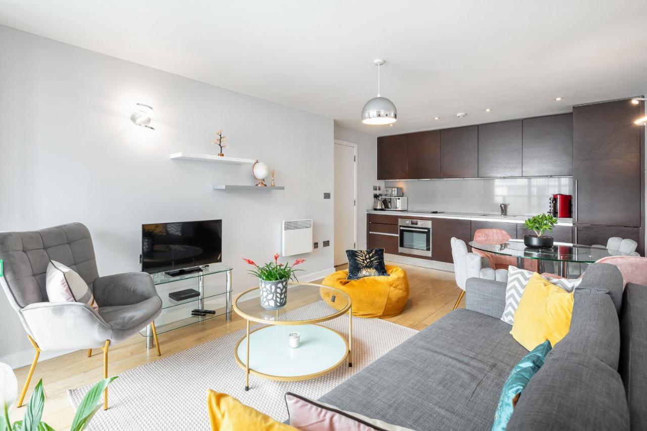 Stunning Apartment With Underground Parking! ロンドン エクステリア 写真