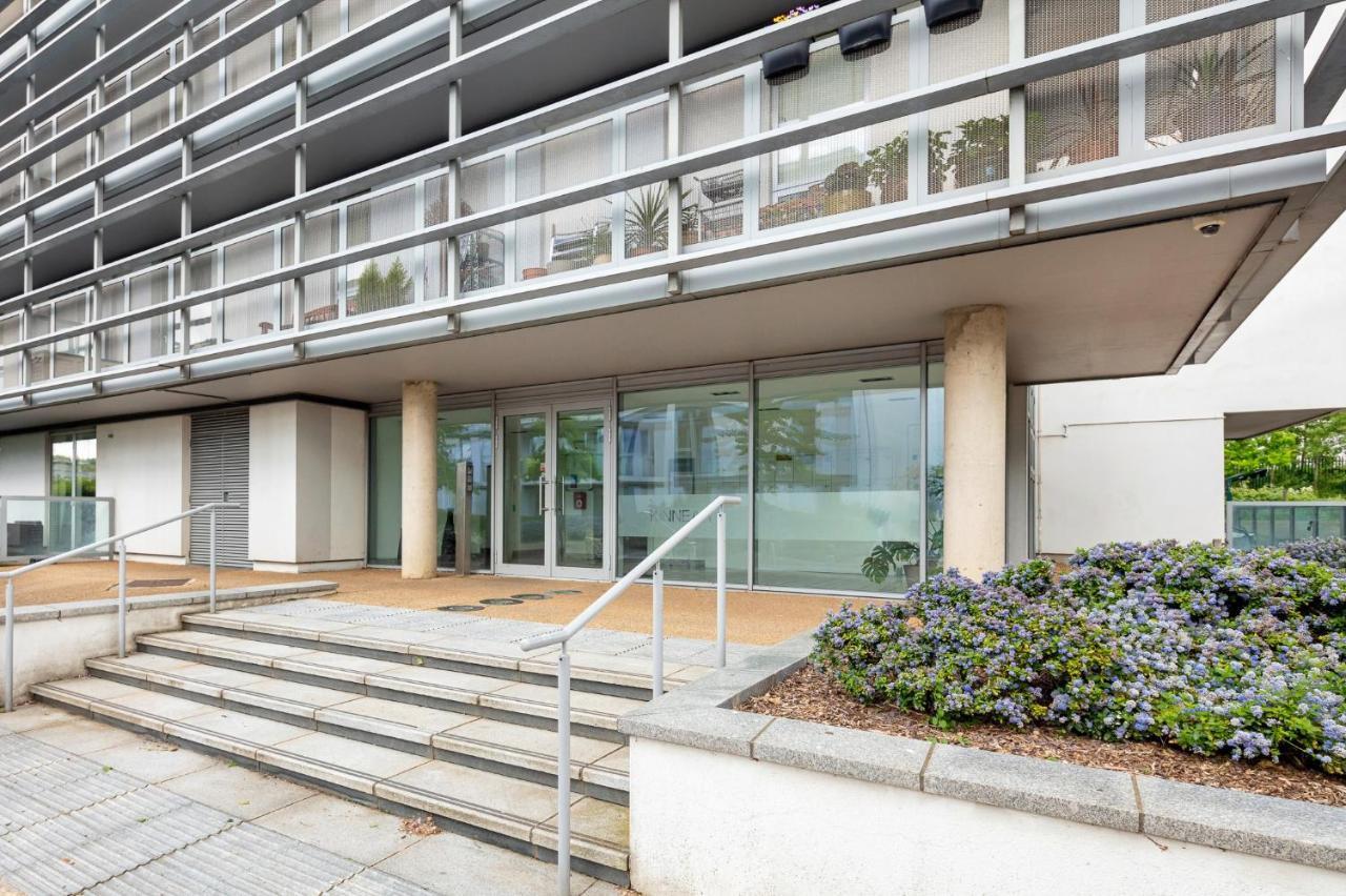 Stunning Apartment With Underground Parking! ロンドン エクステリア 写真