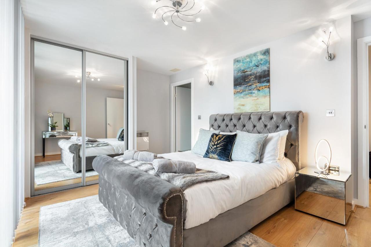 Stunning Apartment With Underground Parking! ロンドン エクステリア 写真
