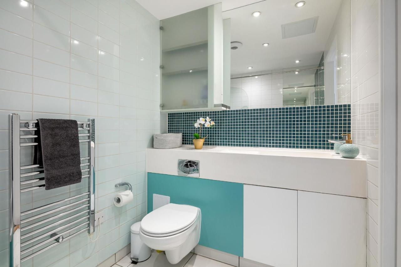 Stunning Apartment With Underground Parking! ロンドン エクステリア 写真