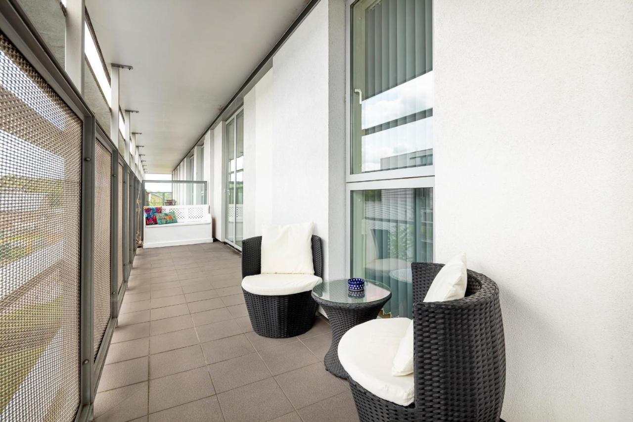 Stunning Apartment With Underground Parking! ロンドン エクステリア 写真
