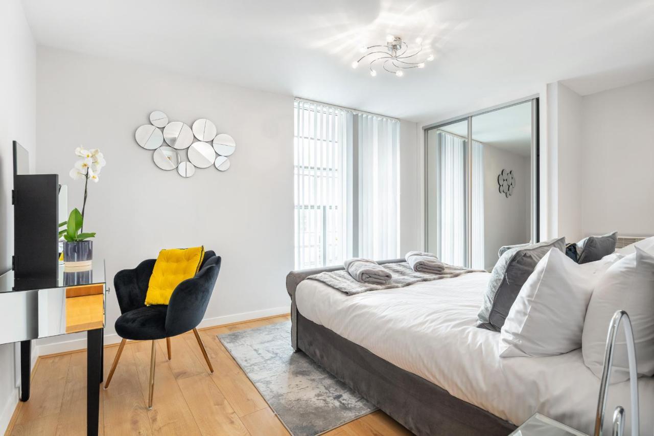 Stunning Apartment With Underground Parking! ロンドン エクステリア 写真