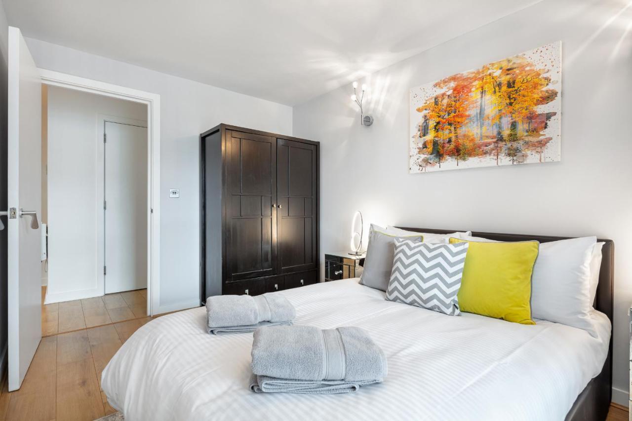 Stunning Apartment With Underground Parking! ロンドン エクステリア 写真