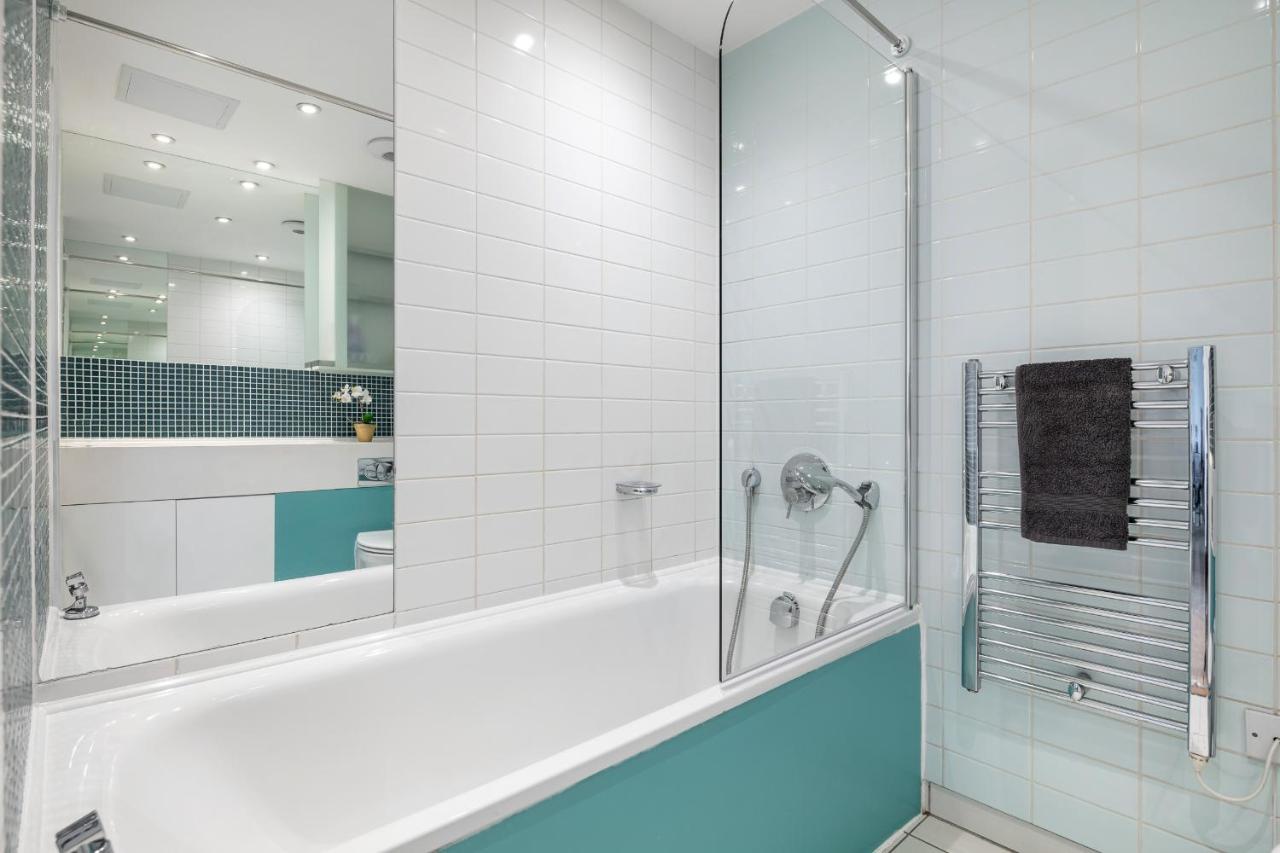 Stunning Apartment With Underground Parking! ロンドン エクステリア 写真