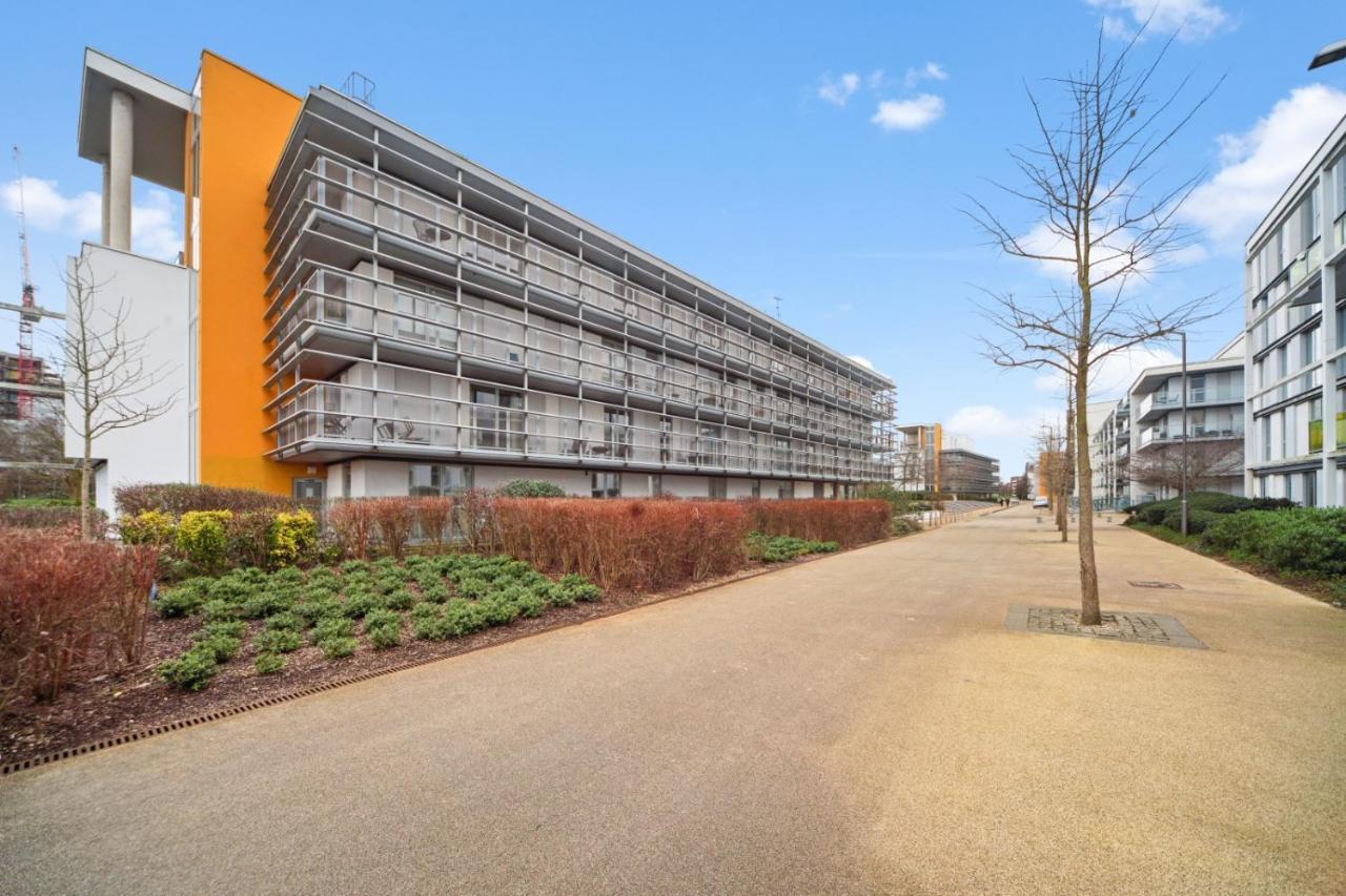 Stunning Apartment With Underground Parking! ロンドン エクステリア 写真