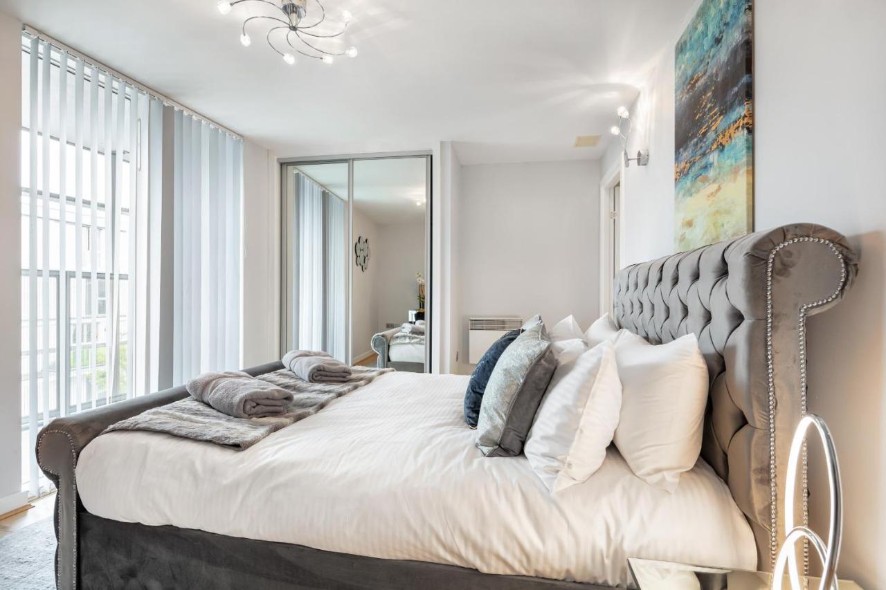 Stunning Apartment With Underground Parking! ロンドン エクステリア 写真