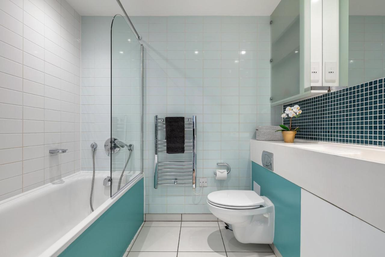 Stunning Apartment With Underground Parking! ロンドン エクステリア 写真