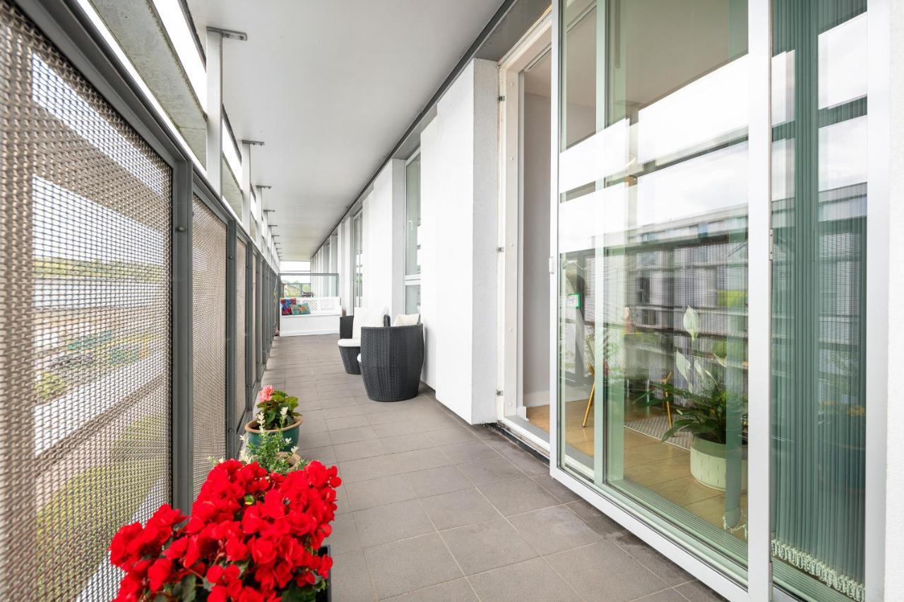 Stunning Apartment With Underground Parking! ロンドン エクステリア 写真