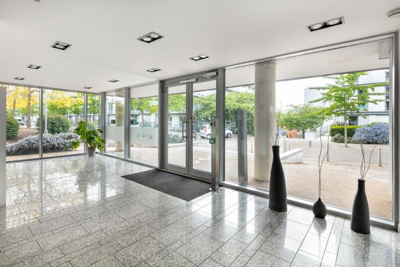 Stunning Apartment With Underground Parking! ロンドン エクステリア 写真
